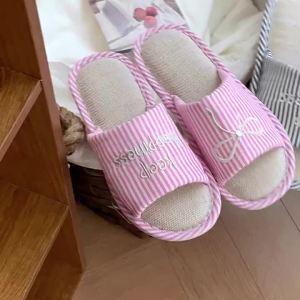 WY-XIXITIAO รองเท้าแตะผูกโบว์วินเทจของผู้หญิงสีตัดกันสำหรับห้องนอนและครัวเรือนรองเท้าปูพื้นซึมซับเหงื่อใส่ได้ทั้งสี่ฤดู