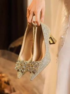 รองเท้าแตะส้นสูงประดับคริสตัลสำหรับผู้หญิง ทรงหัวแหลม รองเท้าแต่งงาน รองเท้าแตะส้นหนา รองเท้าแฟชั่น รองเท้าแตะส้นแบน รองเท้าแตะส้นแบน