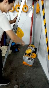 รอกมือหมุน รอกเบรคล็อคตัวเองสองทาง กว้านมือหมุน 540KG สายยาว 10 เมตร 20 เมตร ความสามารถในการดึง 1200LBS",