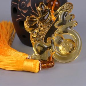 Khánh treo xe hình tì hưu ngậm tiền được chế tác tinh xảo dùng treo trên xe hơi thu hút tiền tài cho gia chủ