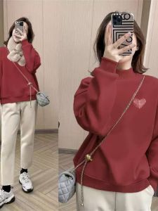 เสื้อสเวตเตอร์คอปกสูงแบบสวมหัวสำหรับผู้หญิง ทรงหลวม แขนยาว ปกติ ฤดูใบไม้ร่วง/ฤดูหนาว 2023 สีแดง รุ่นใหม่ เสื้อคลุมกันหนาวแบบหนา