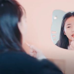 Ins Special-shaped Acrylic Soft Mirror Stick Wall Self-adhesive Perforation-free Fitting Mirror Bathroom Decoration Mirror Girl Heart