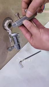 Alat Pembuka Kran Patah Bolt Pipe Screw Extractor Baut Penarik Pipa Keran Tembok Obeng Alat Pembuka Kran Patah Pipe Screw Extractor Alat Pembuka