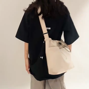 Tas Selempang Serut Nylon Wanita Kapasitas Besar Warna Alami Tahan Air Casual Korea Fashion Sling Bag JCTS263