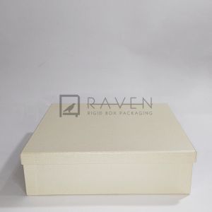 Type Y : Hard box / Rigid box / Premium / Luxury / Mewah / Kotak polos / Kotak kado / Kotak keras / Kotak tebal / Box polos / Box kado / Box keras / Tebal / Baju / Box pakaian / Kotak baju / Kotak pakaian / Mukena / Gamis / Clothing box / Medium / Besar