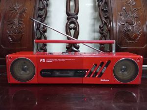 Cassette National RX-F3 màu đỏ đẹp rực rỡ zin nguyên bản.