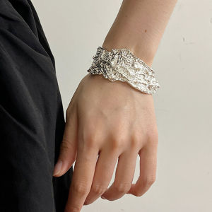 Fashion Simple and Irregular Ruched Open-Ended Bracelet Womens Special-Interest Design Metal Texture Bracelet Fashion New Arrival Bracelet