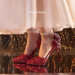 รองเท้าส้นสูงเวทีสีแดง ผู้หญิง รองเท้าแต่งงานใหม่ที่สวยงามปมผีเสื้อเพชรน้ํา หวาน รองเท้าส้นแสดงคริสตัลนางฟ้า