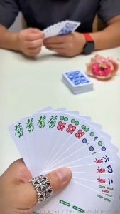 🀄 便携麻将扑克，随时随地开局，趣味不断！🀄 Portable Mahjong Playing Cards – Fun Anytime Anywhere!