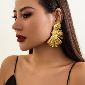 Exaggerated Large Wrinkled Leaves Stud Earrings for Women Trendy Big Metal Earrings Accessories on Ear 2023 Fashion Jewelry Gift