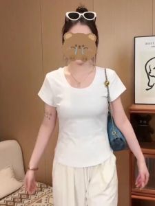 เสื้อยืดแขนสั้นทรงเข้ารูปสีพื้นสำหรับผู้หญิง ฤดูใบไม้ผลิและฤดูใบไม้ร่วง 2025 ใหม่ ทรงเข้ารูป เสื้อชั้นใน เสื้อตัวบน