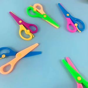 Kéo Cắt Giấy An Toàn cho Bé Bằng Nhựa Không Đau Tay có Lẫy Trợ Lực - Kéo Cho Bé Tập Cắt Kéo Nhựa An Toàn Cho Trẻ Em