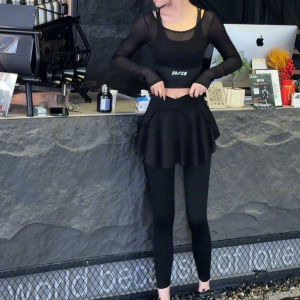 ชุดโยคะสปอร์ตเซ็กซี่แขนยาวเอวสูง กางเกงกระโปรงสองชิ้น ชุดโยคะฤดูใบไม้ร่วงใหม่ ผ้าตาข่าย ชุดออกกำลังกายสำหรับผู้หญิง