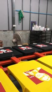 A024 เสื้อยืดแขนสั้น สกรีน ลายลุงเคเอฟซี หน้าหลังคมชัด สีสด สวยสง่า ใส่อย่างเท่ห์ มี3สี ขาว ดำ เหลือง