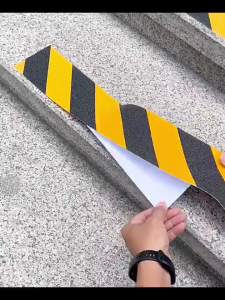 ลดล้างสต็อก !!! BAAN เทปพีวีซีกันลื่น เทปกันลื่น ขนาด 5 cm x 5 เมตร สำหรับกันลื่น ใช้ได้ ทั้งภายนอก และภายใน 8053