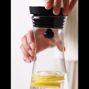 LOCAUPIN Borosilicate Glass Pitcher with Automatic Opening & Closing Lid Leak Proof Food Grade Silicone Sealing Lid