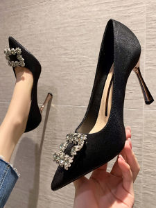 รองเท้าส้นสูงสีแดงสำหรับผู้หญิง ทรงหัวแหลม ด้านข้างประดับเพชร รองเท้าแต่งงานแบบสวมสบาย สไตล์เกาหลี รองเท้าส้นเดี่ยว