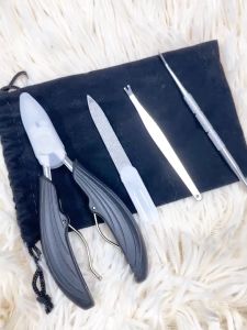 Newyorkbigsale กรรไกรตัดเล็บ อุปกรณ์ตกแต่งเล็บ พร้อมถุงเก็บ แบบเซ็ท 4 ชิ้น No.Y1787