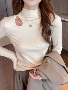 MiiOW | เสื้อยืดคอกลมแขนยาวถักสไตล์ฤดูใบไม้ร่วงและฤดูหนาวสำหรับผู้หญิง เสื้อชั้นในทรงเข้ารูปสีขาว ทรงเข้ารูป เสื้อชั้นในสตรี