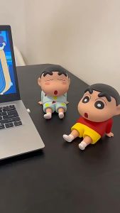 Stand Holder HP Karakter Lucu Phone Holder HP Dekorasi Meja Kartun Tablet Ipad Holder / Figure Crayon Shinchan/Crayon Shinchan /Karakter Lucu Phone Holder HpPajangan Meja Lucu