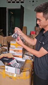 Máy chuyên vít pin 4Cell 18V DRAMA D5318 có cấp trượt không chổi than sử dụng pin 4cell