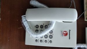 PESAWAT TELEPON RUMAH  INDIHOME PANASONIC KX-TS505 SECOND Garansi Penjual 1 Bulan Telepon Corded Dengan Tombol Besar Variasi Warna: Biru, Abu Abu, Merah, Putih, Hitam Plug Tipe 2 Pin - Lazada