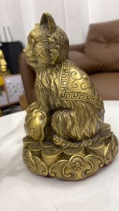 Tượng mèo bằng đồng phong thủy ngồi gậy như ý bệ tròn cao 20cm nặng 13kg