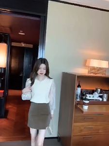 TC แฟชั่นเกาหลีใหม่ ลูกไม้เย็บตาข่ายท็อปส์ไหมพรมแขนยาว รุ่น2796