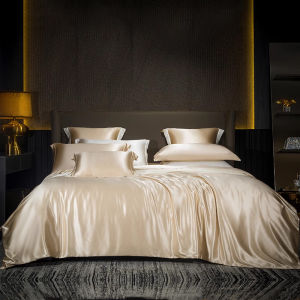 HEART FALLS IN LOVE | Smooth Heavyweight Silk Four-Piece Set