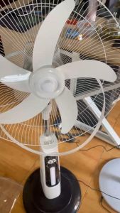 Quạt tích điện năng lượng mặt trời cao cấpTiết kiệm điệntích điện 6-8 tiếng