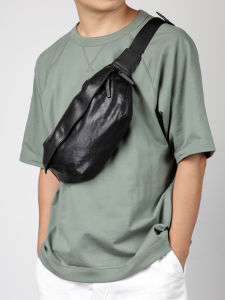 กระเป๋าคาดหน้าอกผู้ชายหนังแท้ Gouzao 2025 กระเป๋าสะพายข้างแบบลำลอง กระเป๋าถือแบบมีซิป ขนาดเล็ก สไตล์ลำลอง ทรงกลมแบน