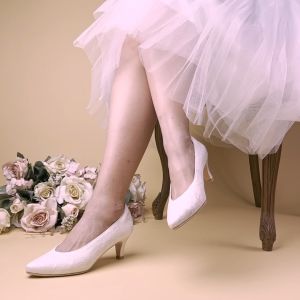 𝐏𝐀𝐓𝐍𝐀𝐒𝐈𝐋𝐏 รองเท้าไปงาน คัชชู ลูกไม้ทึบปิดเท้า สีขาว ใส่แล้วสวยมาก เท้าเรียว หัวแหลม หน้ากว้าง สูง 2.2 นิ้ว l 92206