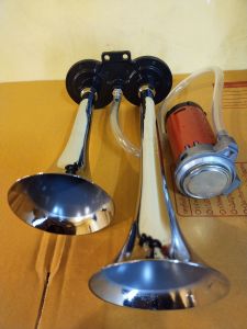 แตรลมไฟฟ้า แตร2ปากดังดี เงาทรงสวย (ไม่ต้องใช้ถังลม) มีไฟรถ12v./24v.ระบุในตัวเลือก พร้อมติดตั้ง