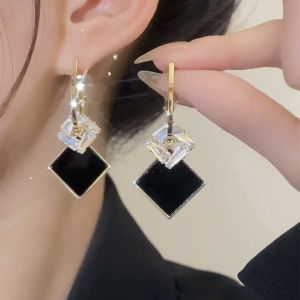 Trendy Green Diamond Shape Womens Earrings 2022 New Style High-End Feel Lightweight Luxury Black Geometry Dangle Earrings Silver Needle