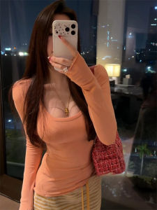 Fashionable Short Unique U-Neck Long Sleeve Crop T-shirt