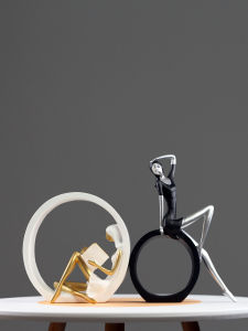 ของตกแต่งบ้านแบบเรียบง่ายและสร้างสรรค์ ตัวละคร ห้องนอน ประตูบ้าน ตู้เครื่องดื่ม ของตกแต่งบ้าน ของขวัญแต่งงาน ของตกแต่งบ้านสไตล์ยุโรปแบบทันสมัย