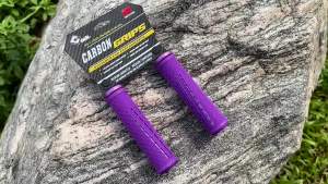 Odi | ODI MTB Silicone Lock-on Grips Anti-Slip Off-Road Handlebar Grips for Folding Bikes with Carbon Fiber Bar Plugs