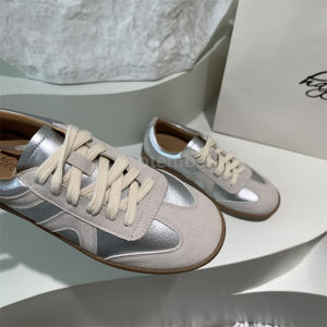 Lightweight Comfortable Womens Sport Shoes Fashionable Casual Sneakers Flat Bottom Dequn Shoes AGAN Style Artificial Leather