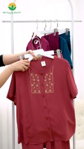 Đồ bộ lanh trung niên mặc nhà Việt Thắng quần dài áo cộc tay mở khuy thêu họa tiết - B28.5086