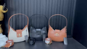 Túi đeo vai đeo chéo nữ Pw2-36610008 size :23cm*7cm*20cm đủ màu