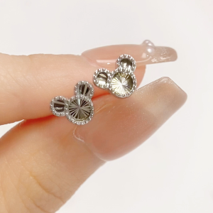 LAZO DIAMOND Shine Me Up Mouse Stud Earrings in 375/9K White Gold