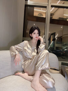 เรียบหรู แขนยาว ผ้าซาติน ชุดอยู่บ้านสําหรับผู้หญิงที่มีแมวคิตตี้ ดีไซน์ รู้สึกหรูหรา ชุดนอน โดย Eva King ประดับเพชร