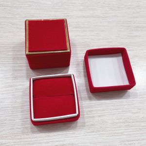 Kotak Perhiasan Emas Bahan Beludru Variasi (4.5x4.5cm) Family Gold