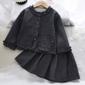 ชุดสองชิ้นเสื้อแจ็กเก็ตสองชิ้นแขนยาวมีกระเป๋า + กระโปรงสั้นแฟชั่นฤดูใบไม้ผลิสไตล์มหาลัยฤดูใบไม้ร่วง