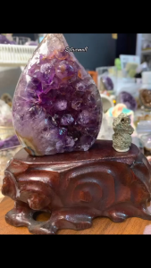 💜 Amethyst FortuneBag shape Set 🔮💜 紫水晶福袋造型套装🔮全抛光蓝玛瑙黄幽共生 套装组合:福袋造型紫水晶 × 黄铁矿 × 精美底座