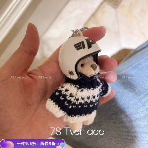 Tver Acc Dongdaemun Letter Helmet Bear Keychain Motorcycle Doll Pendant Quà Tặng Sáng Tạo Đồ Chơi Búp Bê Đồ Trang Trí Lễ Hội
