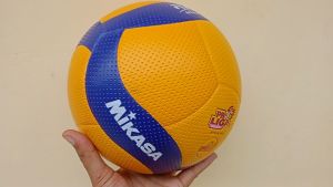Mikasa V300W Bola Voli Original Grade A Performa Terbaik Empuk Volley Foli Ball