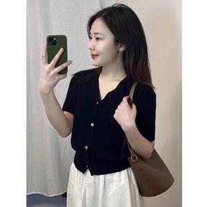 เสื้อคาร์ดิแกนถักแขนสั้นผ้าไหมน้ำแข็งสีเหลืองทรงเข้ารูปคอวีสำหรับผู้หญิงในช่วงฤดูร้อน เสื้อยืดคอกลมแขนสั้นทรงเข้ารูป