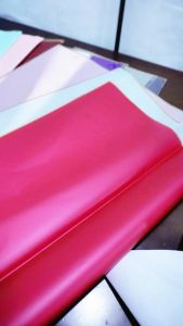 กระดาษห่อช่อดอกไม้ กระดาษฟลาวด์ กันน้ำ100% แผ่นพลาสติกห่อดอกไม้ อุปกรณ์จัดช่อดอกไม้