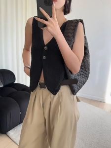 2025 Fashion Trends: Loose Versatile Top & Retro V-neck Vest